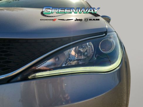 Used 2019 Chrysler Pacifica Limited image 5