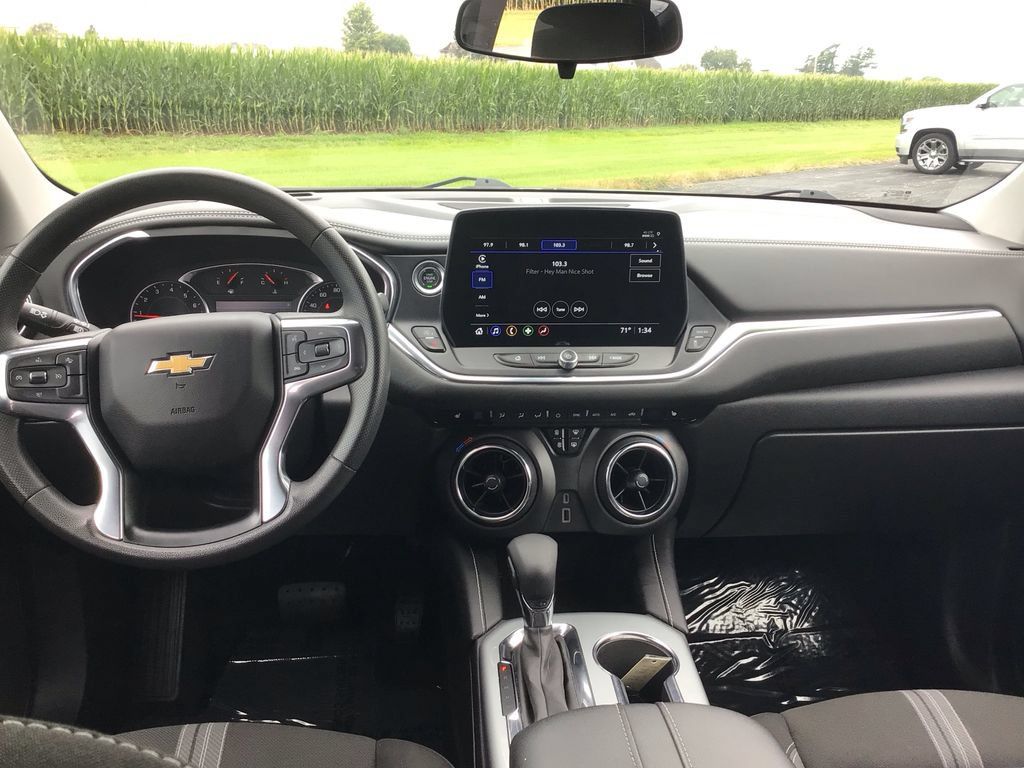 Used 2025 Chevrolet Blazer LT AWD/4WD image 22