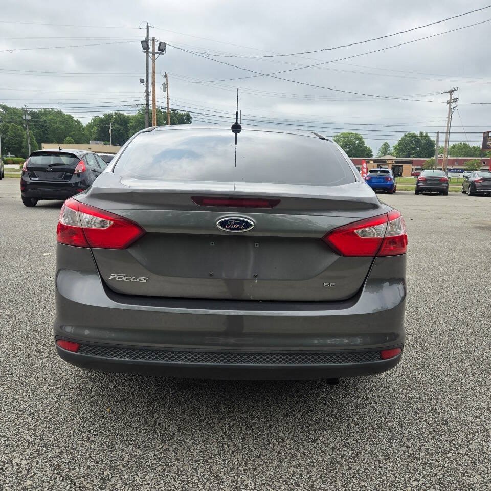 Used 2014 Ford Focus SE w/ SE Winter Package FWD image 6