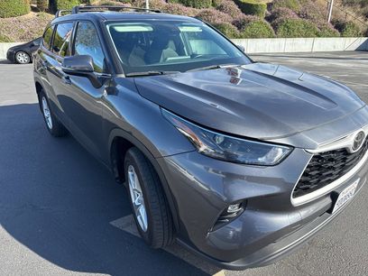 Used 2022 Toyota Highlander LE