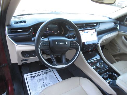 Used 2022 Jeep Grand Cherokee Limited AWD/4WD image 26