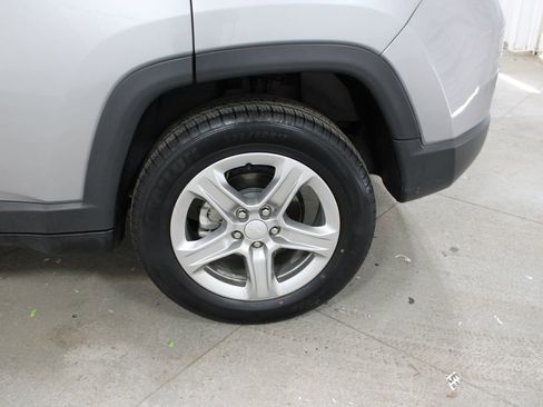 Used 2024 Jeep Compass Latitude image 33