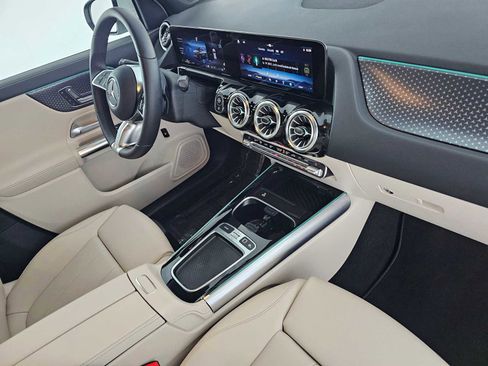 Used 2025 Mercedes-Benz GLA 250 image 12