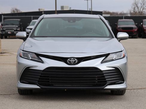 Used 2022 Toyota Camry LE image 2
