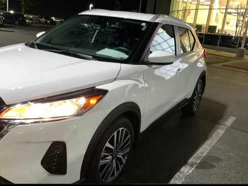 Used 2023 Nissan Kicks SV image 2