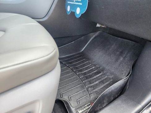 Used 2020 Toyota Highlander XLE image 21