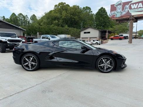 Used 2021 Chevrolet Corvette Stingray Coupe w/ Z51 Performance Package RWD image 3
