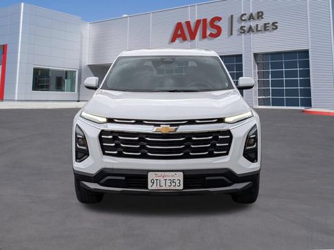 Used 2025 Chevrolet Equinox LT FWD image 2