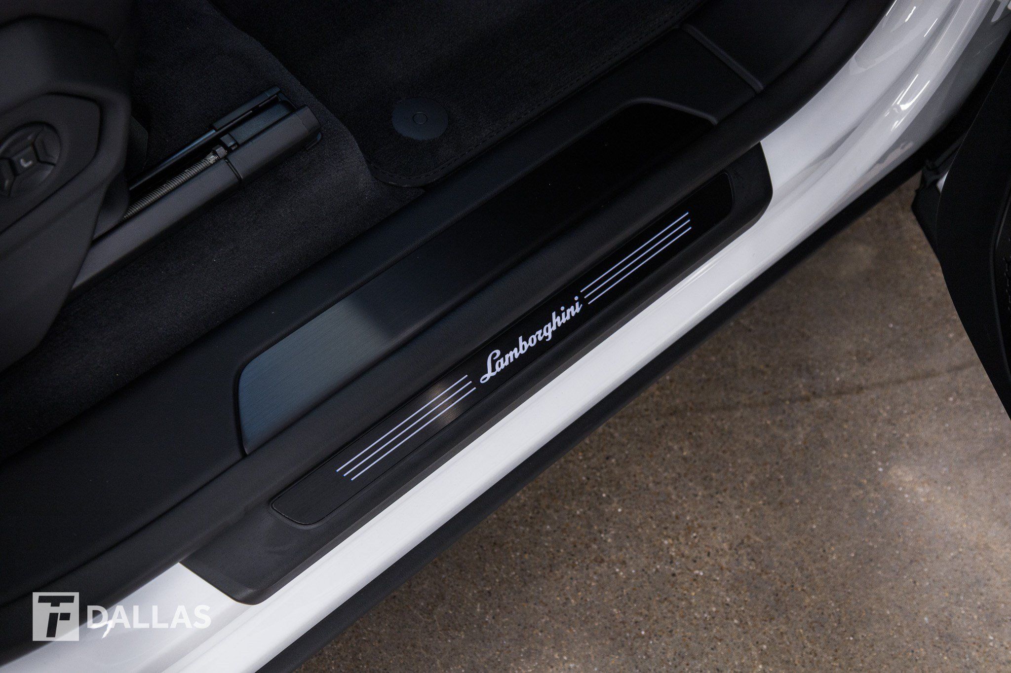 Used 2026 Lamborghini Urus SE AWD/4WD image 41