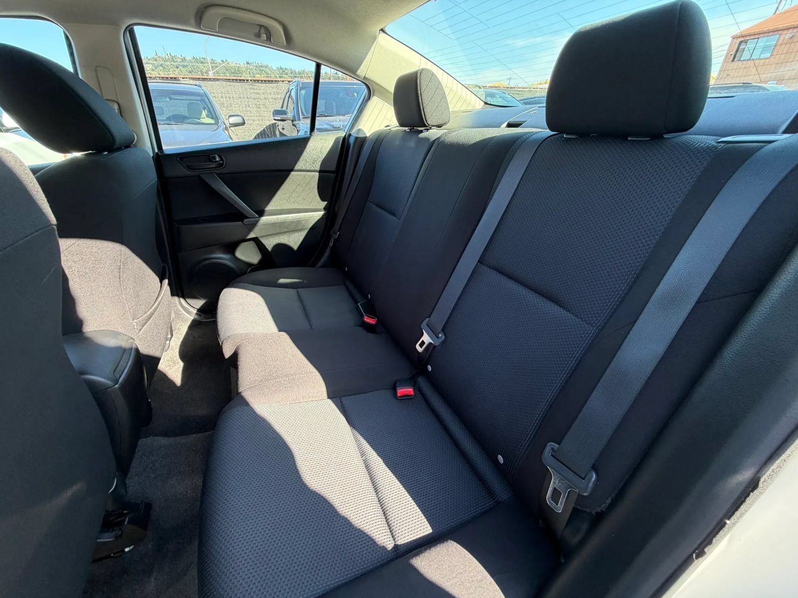 Used 2010 MAZDA MAZDA3 i Sport FWD image 22
