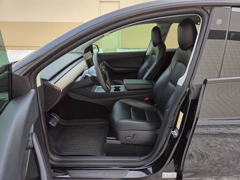 Used 2021 Tesla Model Y Long Range image 15