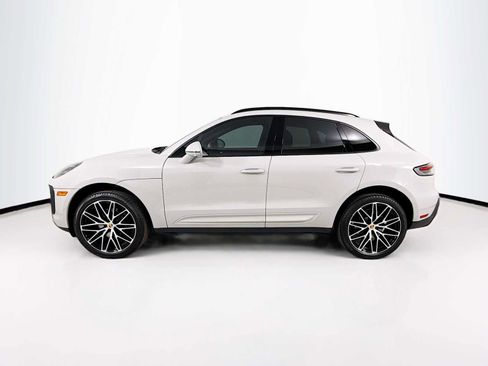 Certified 2025 Porsche Macan image 2