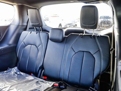 New 2026 Chrysler Pacifica Select AWD/4WD image 22