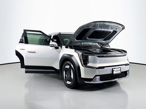 Used 2024 Kia EV9 Light RWD image 23