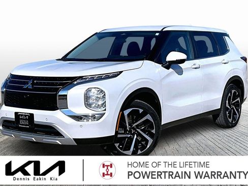 Used 2024 Mitsubishi Outlander SE Black Edition image 1