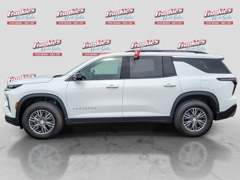 Used 2025 Chevrolet Traverse LT w/ LPO, Floor Liner Package FWD image 2