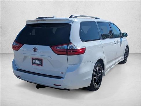 Used 2018 Toyota Sienna LE image 5