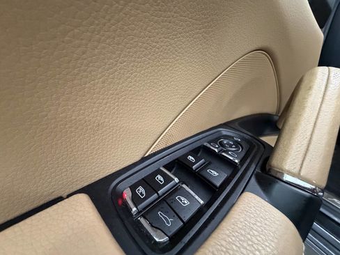 Used 2014 Porsche Cayenne Platinum Edition image 5