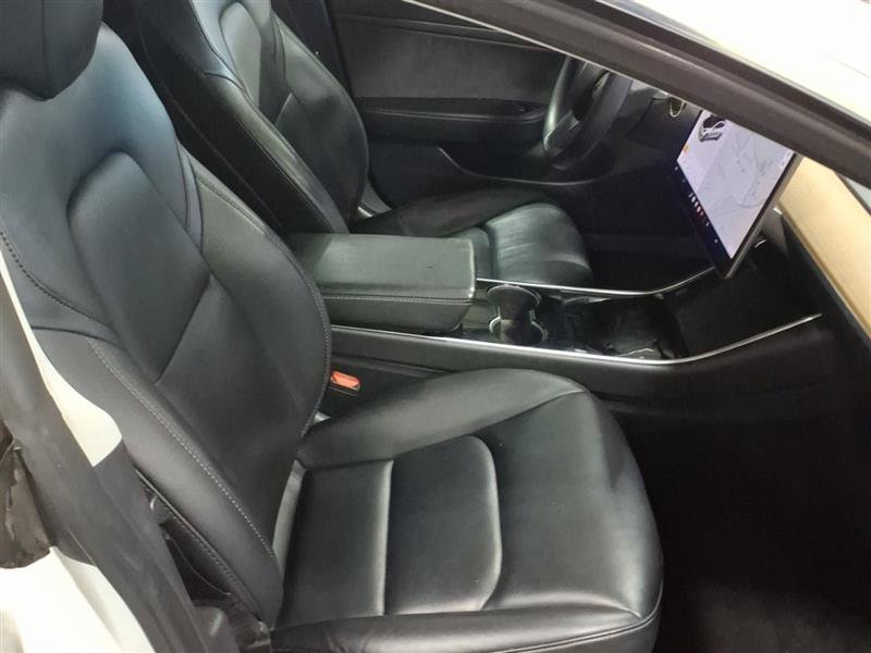 Used 2020 Tesla Model 3 Standard Range Plus RWD image 5