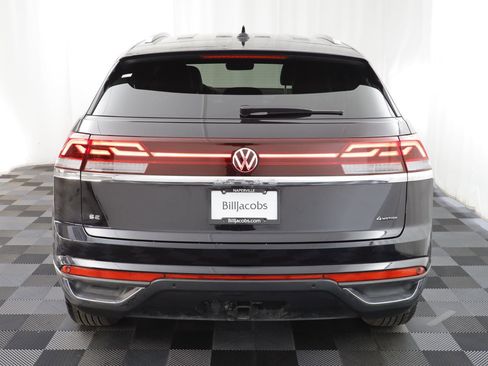 Used 2025 Volkswagen Atlas Cross Sport SE image 16