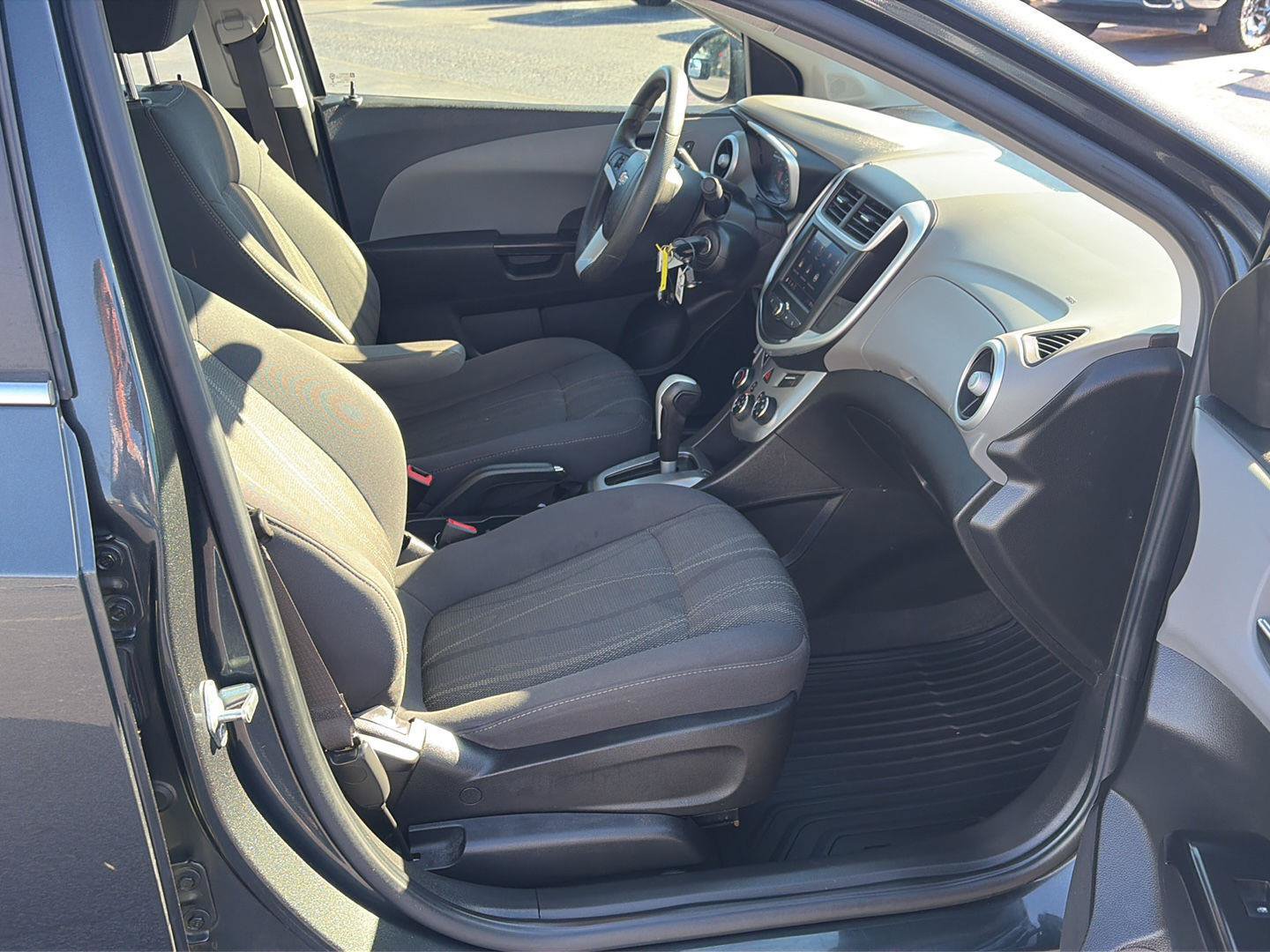 Used 2019 Chevrolet Sonic LT FWD image 17