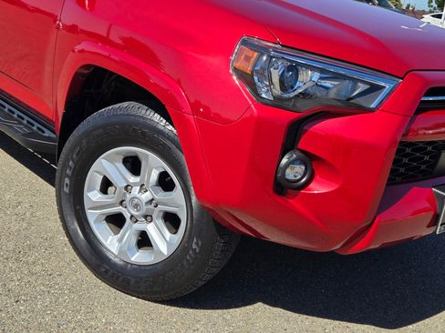 Used 2023 Toyota 4Runner SR5 Premium w/ Moonroof Package AWD/4WD image 9