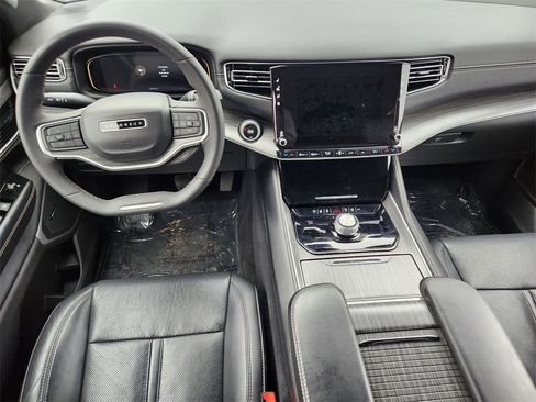 Used 2024 Jeep Wagoneer Series II w/ Flexible Seating Group image 16