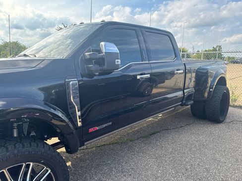 Used 2024 Ford F450 Platinum w/ FX4 Off-Road Package AWD/4WD image 22