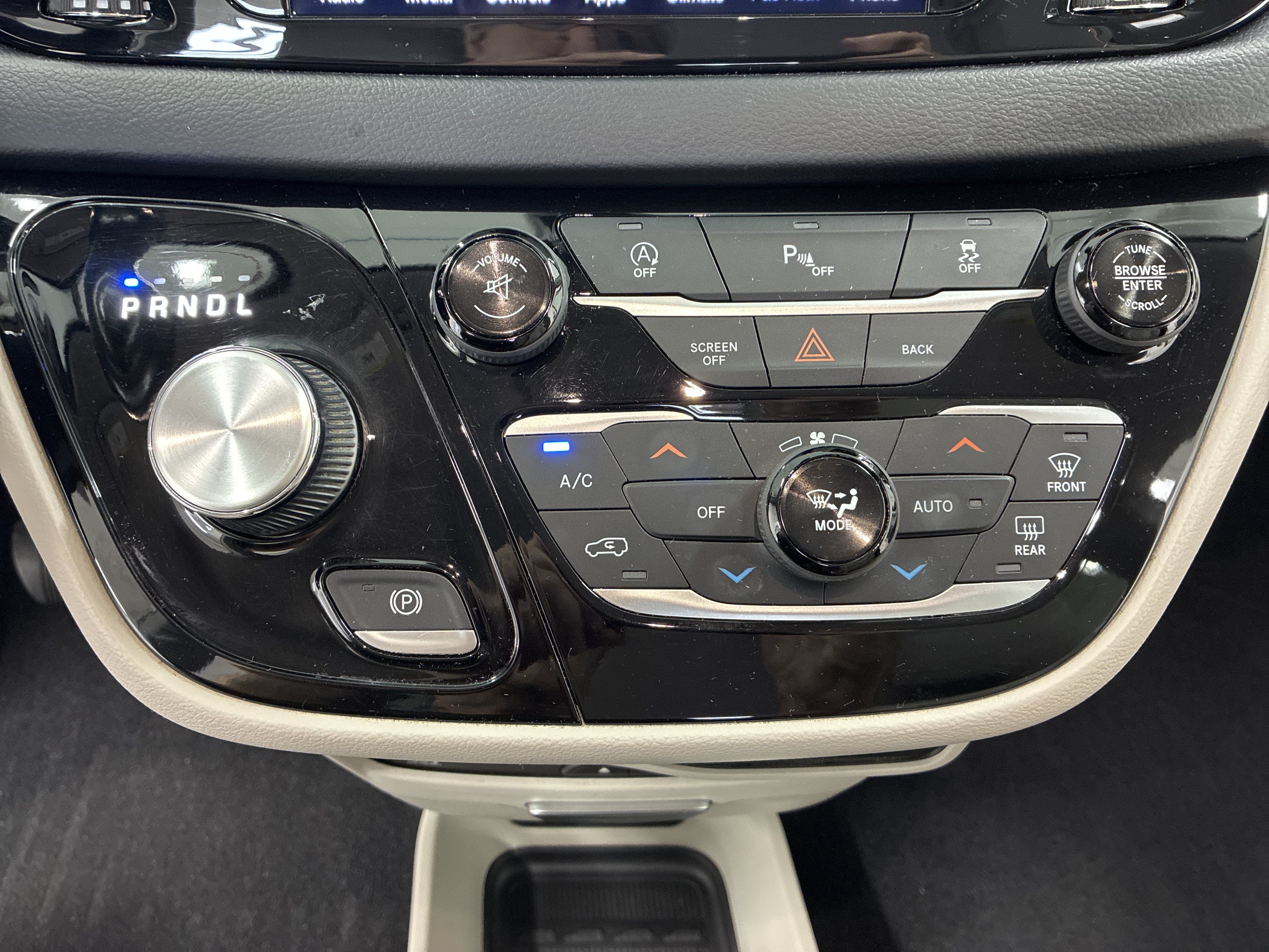 Used 2017 Chrysler Pacifica Touring-L Plus FWD image 27