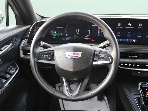 Used 2025 Cadillac XT4 Premium Luxury image 22