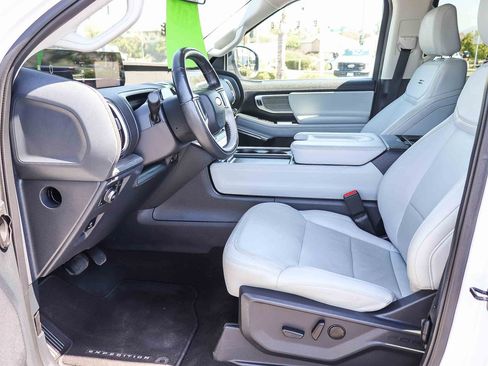 Certified 2025 Ford Expedition Platinum AWD/4WD image 18