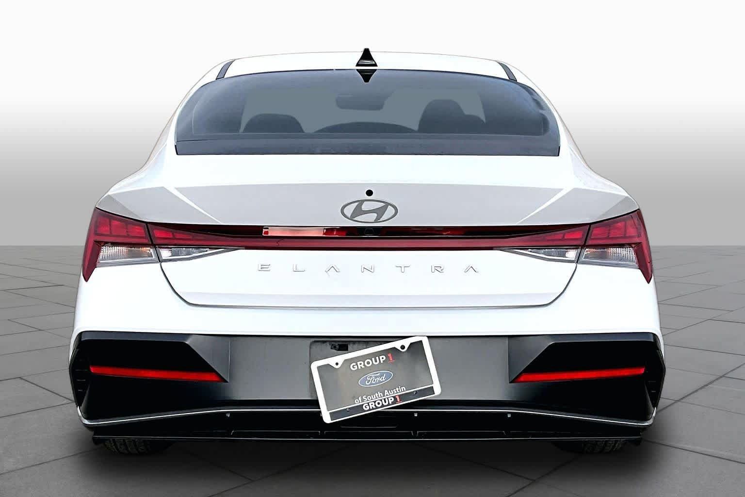 Used 2025 Hyundai Elantra SEL FWD image 5