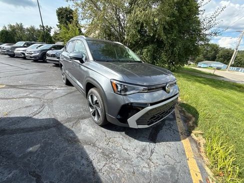 New 2026 Volkswagen Taos SE AWD/4WD image 1