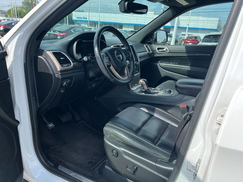 Used 2017 Jeep Grand Cherokee Limited AWD/4WD image 9