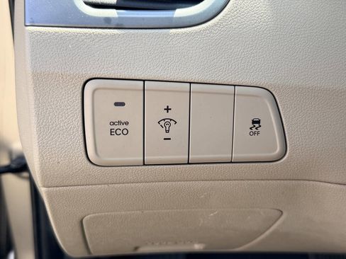 Used 2014 Hyundai Elantra SE FWD image 8