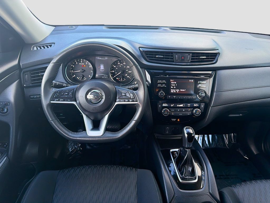 Used 2017 Nissan Rogue SV FWD image 20