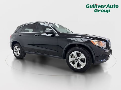 Used 2018 Mercedes-Benz GLC 300 4MATIC w/ Multimedia Package image 12