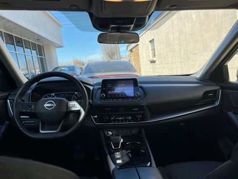 Used 2025 Nissan Rogue SV image 35