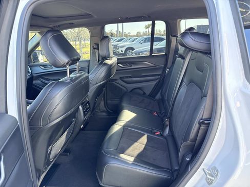 Used 2024 Jeep Grand Cherokee Altitude image 12