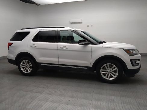 Used 2017 Ford Explorer XLT w/ Equipment Group 201A image 11