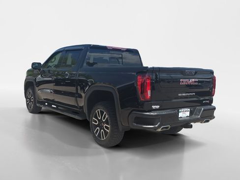 Used 2022 GMC Sierra 1500 AT4 w/ AT4 Preferred Package AWD/4WD image 3