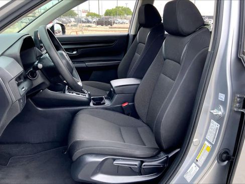 Used 2023 Honda CR-V LX image 8