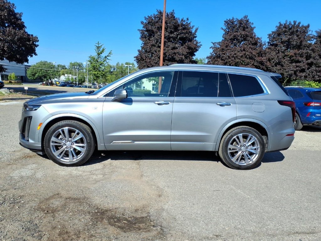 Used 2023 Cadillac XT6 Premium Luxury w/ Technology Package AWD/4WD image 2
