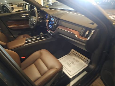 Certified 2023 Volvo XC60 B5 Plus w/ Climate Package AWD/4WD image 10