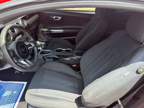 Used 2019 Ford Mustang Coupe RWD image 9