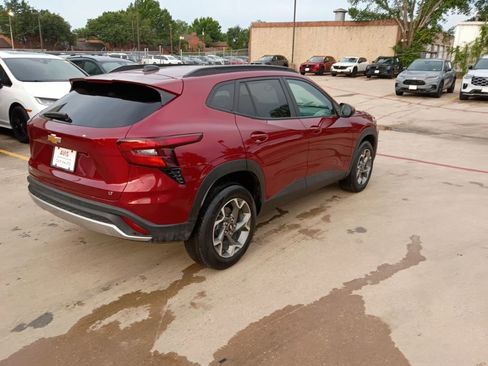 Used 2025 Chevrolet Trax LT w/ LT Convenience Package image 7