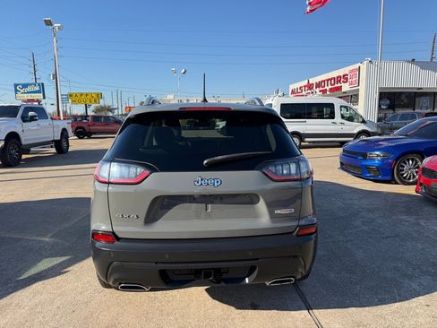 Used 2021 Jeep Cherokee Latitude Lux w/ Comfort/Convenience Group image 13