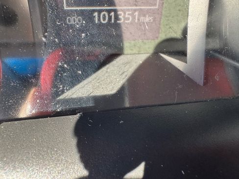 Used 2018 Toyota Camry SE image 16