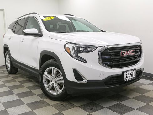 Used 2021 GMC Terrain SLE w/ Driver Convenience Package image 2
