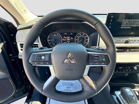 New 2026 Mitsubishi Outlander SE image 11